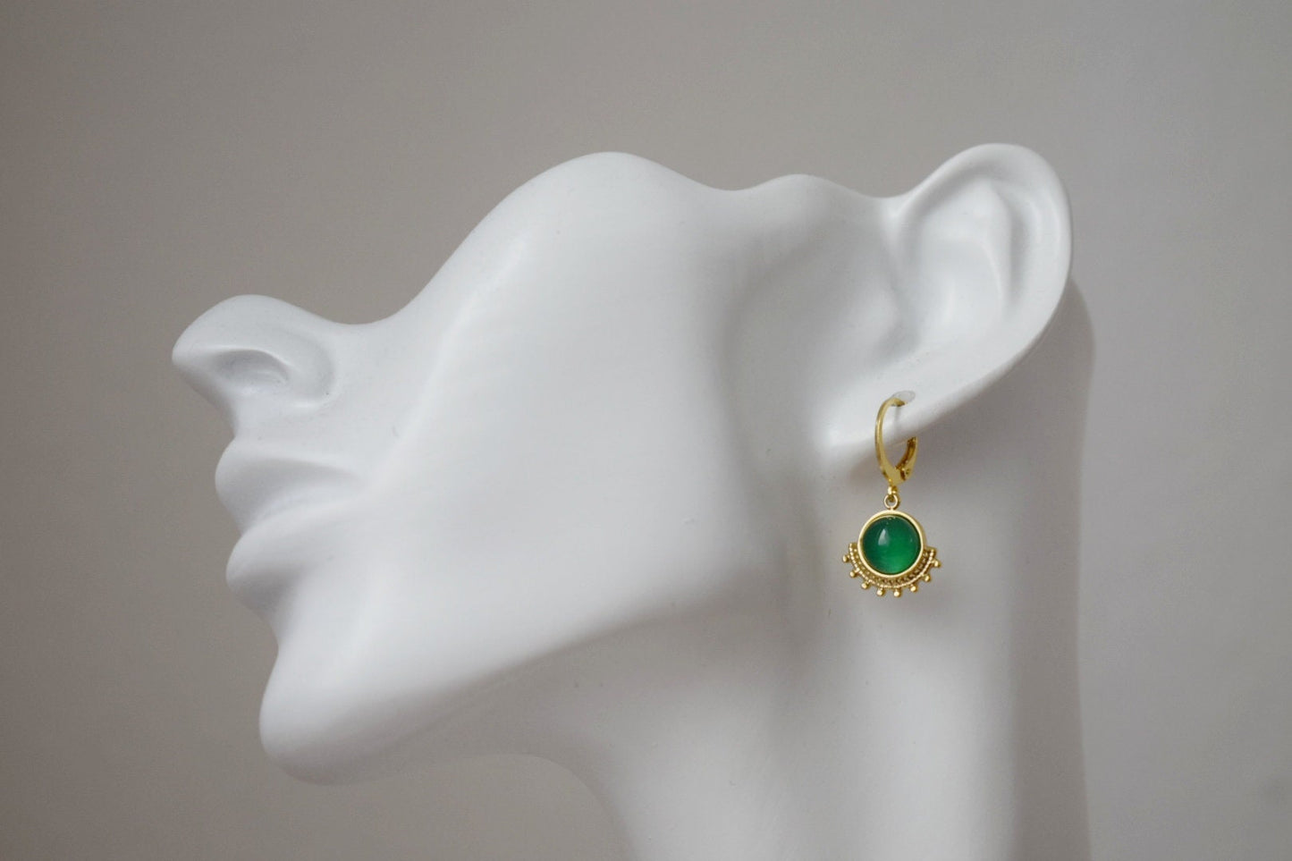 Grüne Achat Ohrringe, Ornament baumelnde Ohrringe, Edelstein Huggie Creolen, Jugendstil Schmuck, Einzigartige Ohrringe, Muttertagsgeschenk für Sie