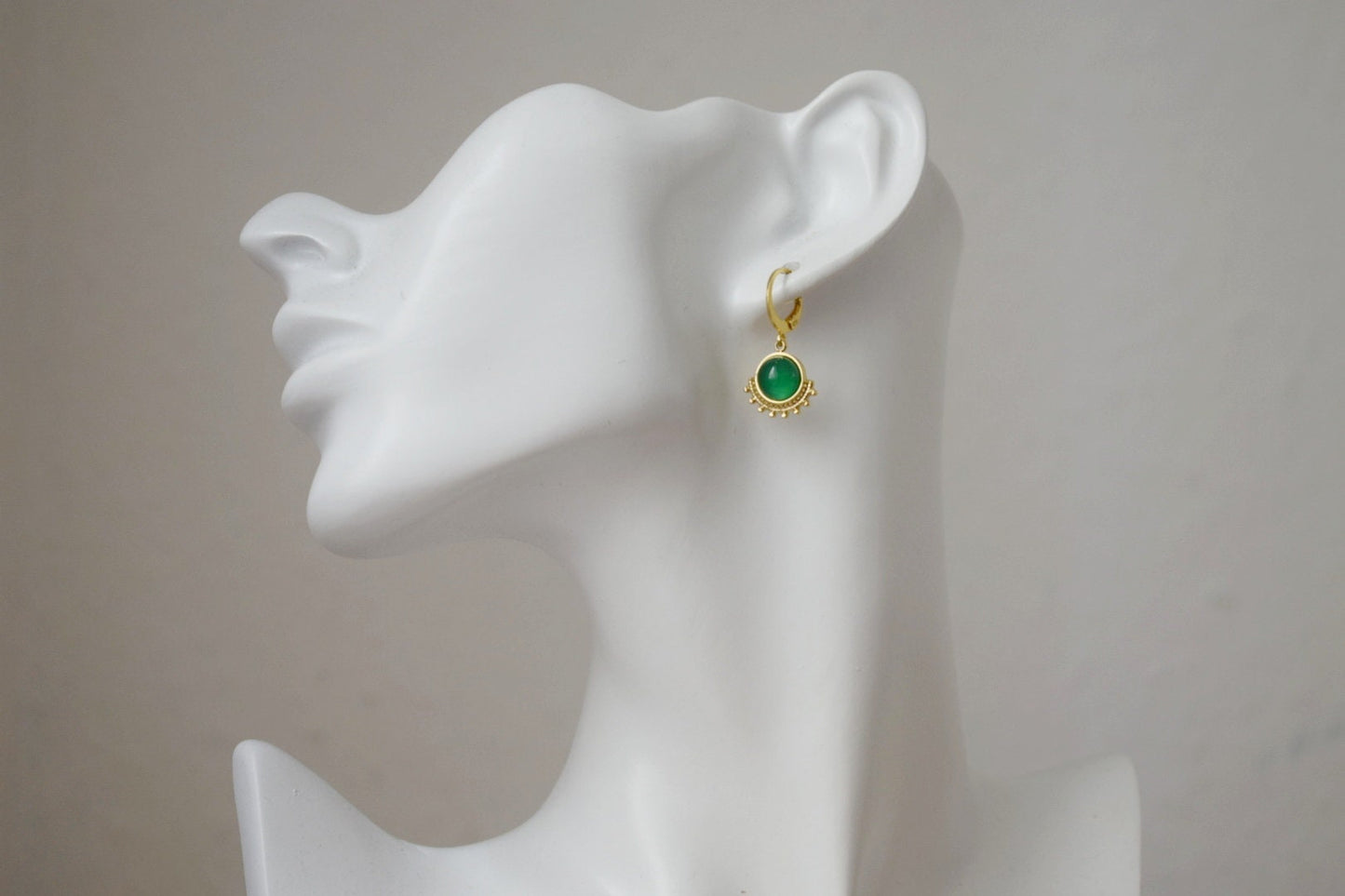 Grüne Achat Ohrringe, Ornament baumelnde Ohrringe, Edelstein Huggie Creolen, Jugendstil Schmuck, Einzigartige Ohrringe, Muttertagsgeschenk für Sie