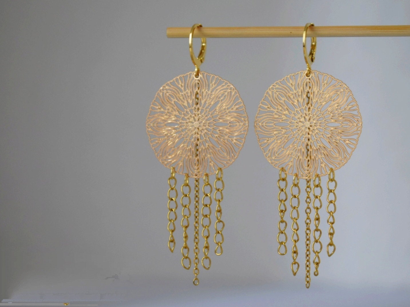 Ornament-Ohrringe für Frauen, goldene Mandala-Ohrringe, Edelstahl-Kettenohrringe, lange filigrane Boho-Ohrringe, Mandala-Schmuck als Geschenk für Sie