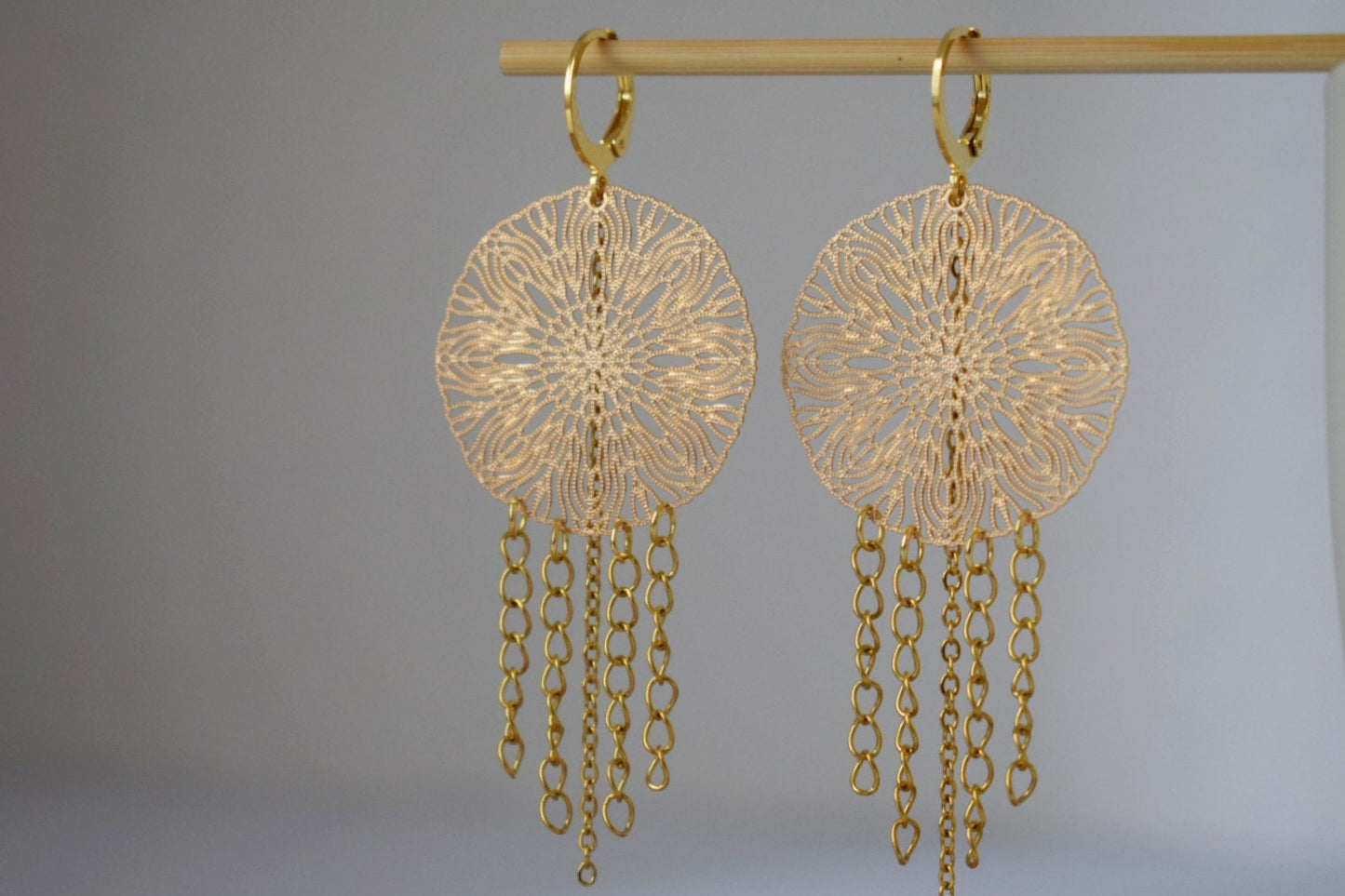 Ornament-Ohrringe für Frauen, goldene Mandala-Ohrringe, Edelstahl-Kettenohrringe, lange filigrane Boho-Ohrringe, Mandala-Schmuck als Geschenk für Sie