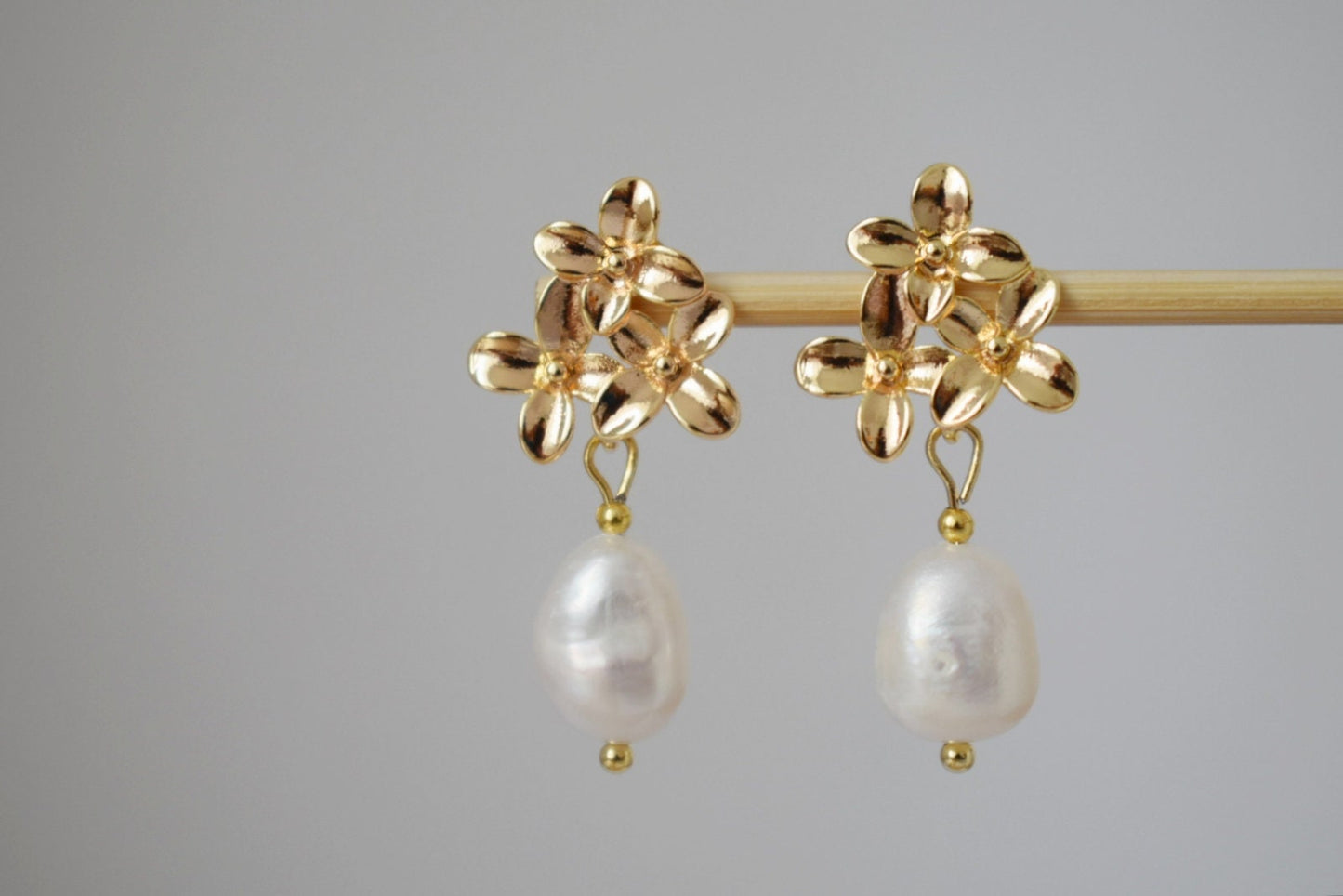 Elegante Süßwasserperlen Ohrringe, 18K vergoldete Blumen Ohrstecker, Vintage Stil Brautschmuck, Perfektes Brautjungfern Geschenk, Weihnachtsgeschenk Sie