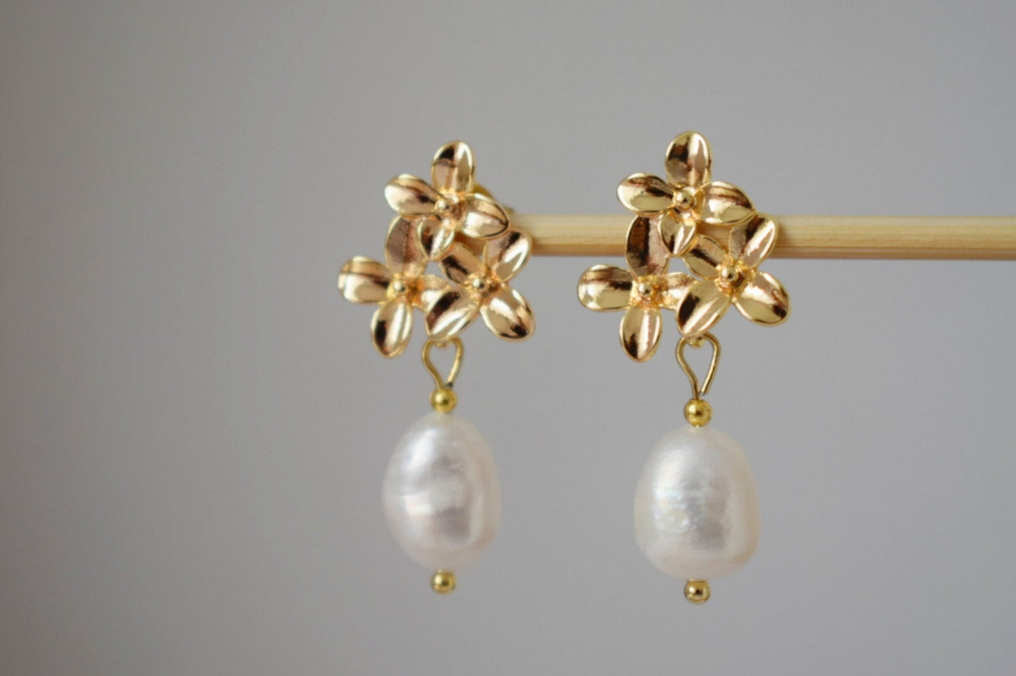 Elegante Süßwasserperlen Ohrringe, 18K vergoldete Blumen Ohrstecker, Vintage Stil Brautschmuck, Perfektes Brautjungfern Geschenk, Weihnachtsgeschenk Sie