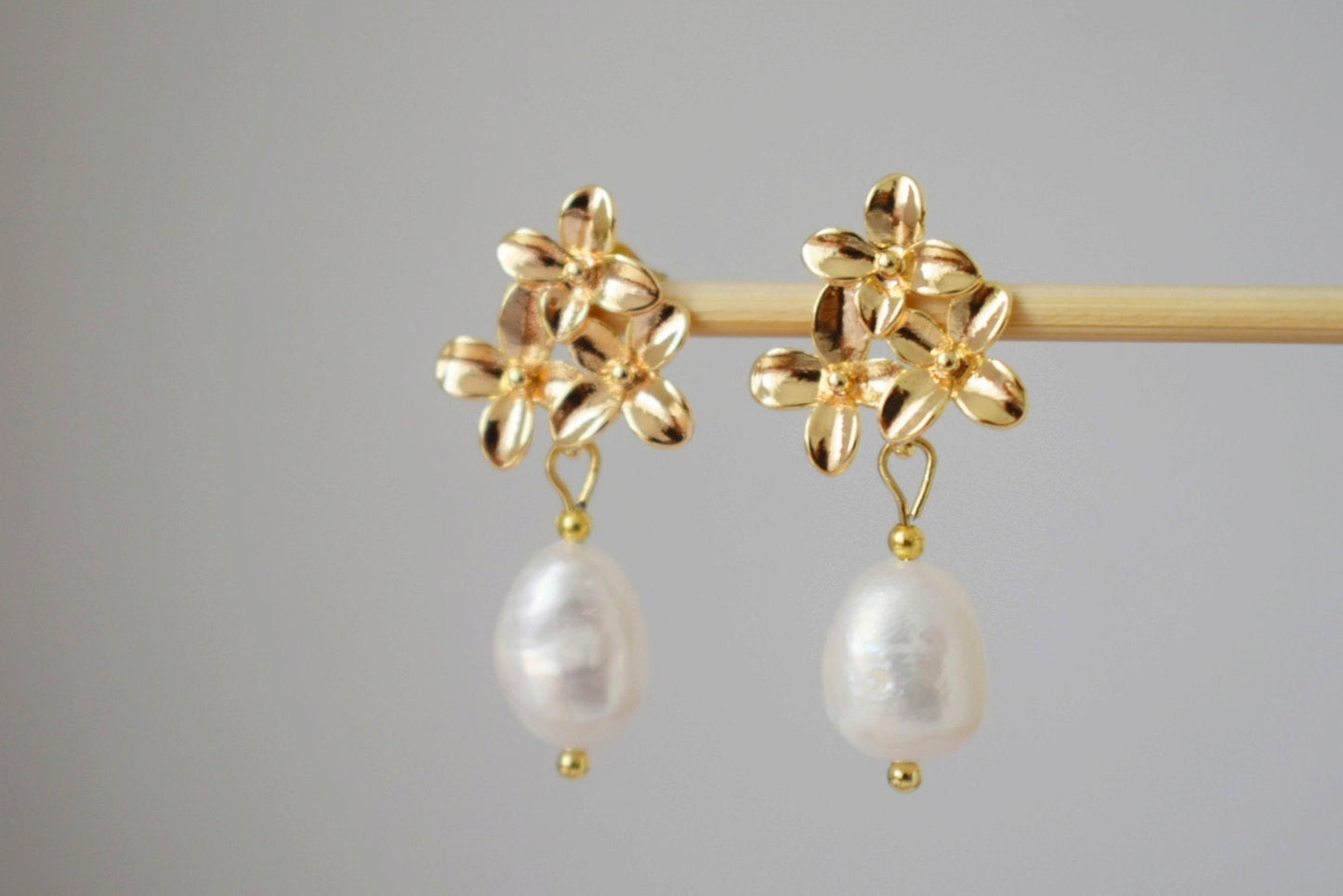 Elegante Süßwasserperlen Ohrringe, 18K vergoldete Blumen Ohrstecker, Vintage Stil Brautschmuck, Perfektes Brautjungfern Geschenk, Weihnachtsgeschenk Sie