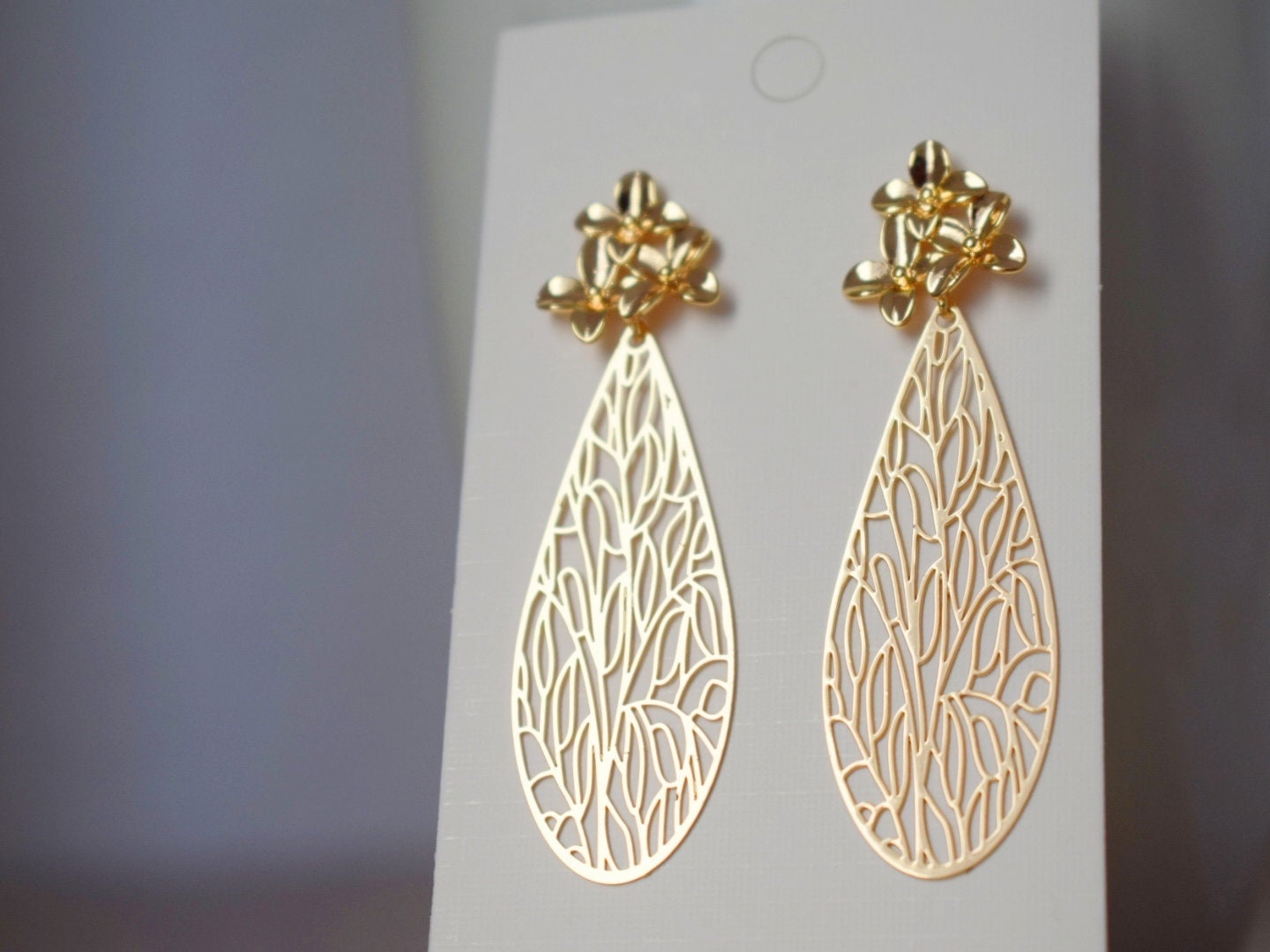 Ornament-Ohrringe für Frauen, Tropfenförmige Blumen-Ohrstecker, Boho-Chic-Ohrringe, filigrane Tropfenohrringe, Einzigartiger Mandala-Schmuck, Weihnachtsgeschenk