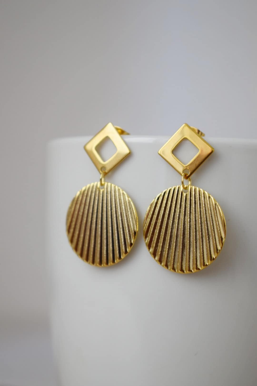 Kreisförmige Ohrstecker, Rauten-Ohrstecker, 24 Karat vergoldete Statement-Ohrringe, Rautenform, gewellt, Scheibe, Platte, rund, Schmuckgeschenk
