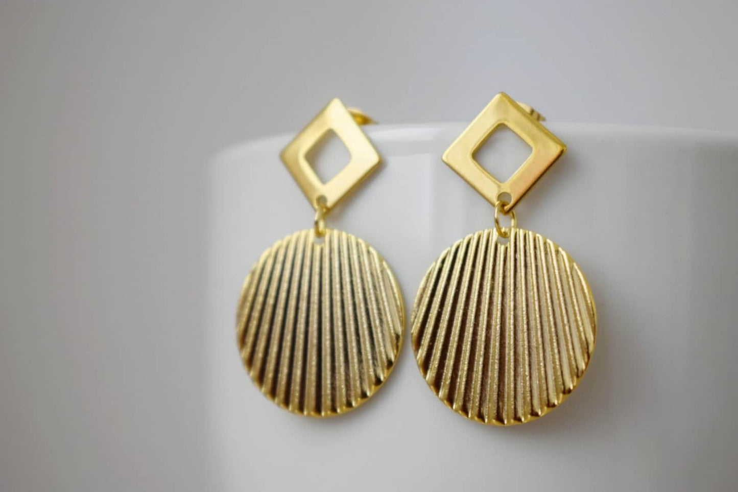 Kreisförmige Ohrstecker, Rauten-Ohrstecker, 24 Karat vergoldete Statement-Ohrringe, Rautenform, gewellt, Scheibe, Platte, rund, Schmuckgeschenk