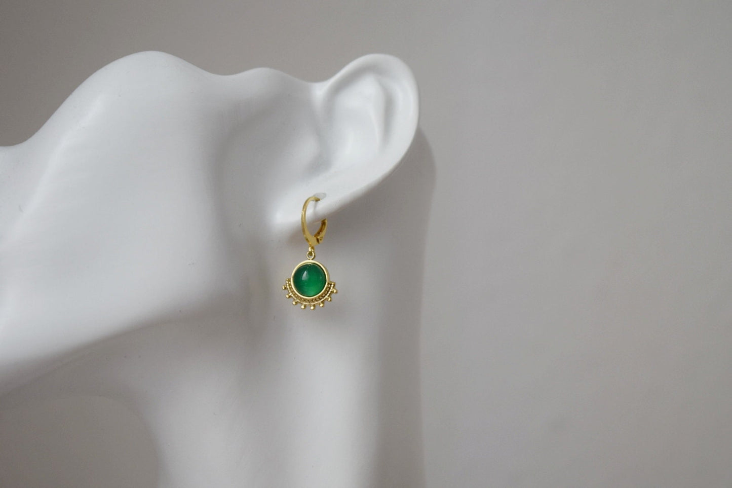 Grüne Achat Ohrringe, Ornament baumelnde Ohrringe, Edelstein Huggie Creolen, Jugendstil Schmuck, Einzigartige Ohrringe, Muttertagsgeschenk für Sie