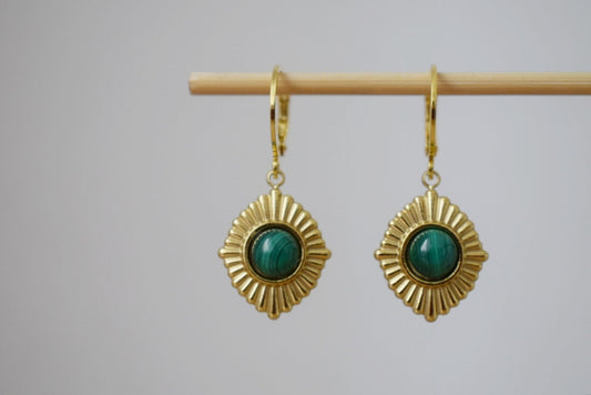 Malachit Ohrringe, Ornament baumelnde Ohrringe, Edelstein Huggie Creolen, Grüner Naturstein, Art Deco Schmuck, Einzigartiges Geschenk für Sie