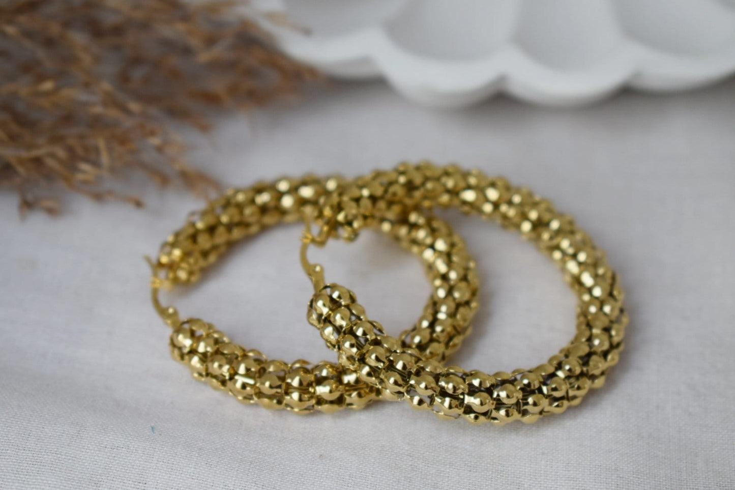 Große Creolen, große breite Creolen, 18 Karat vergoldete Creolen, Statement-Creolen, Moderne Ohrringe, Geschenk für Sie