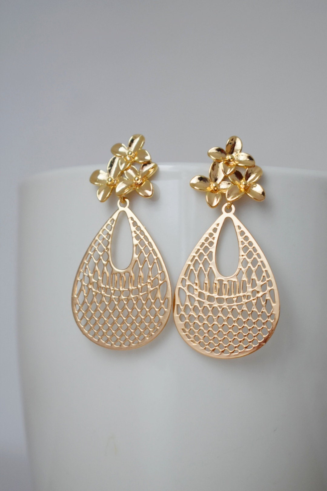 Tropfenförmige Ornament-Ohrringe für Frauen, Boho-Chic-Ohrhänger, Blumen-Ohrstecker, filigrane Ohrringe golden, Einzigartiges Weihnachtsschmuck-Geschenk