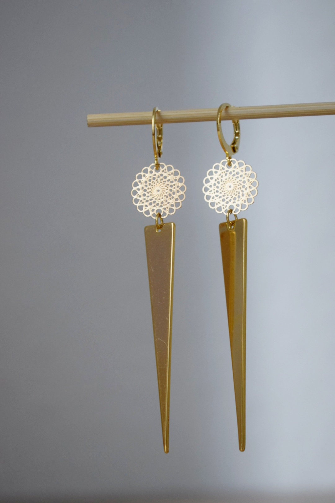 Goldene Mandala-Ohrringe mit Dreiecksanhänger, Huggie-Creolen, lange geometrische Hängeohrringe, Bestes Schmuckgeschenk für Sie