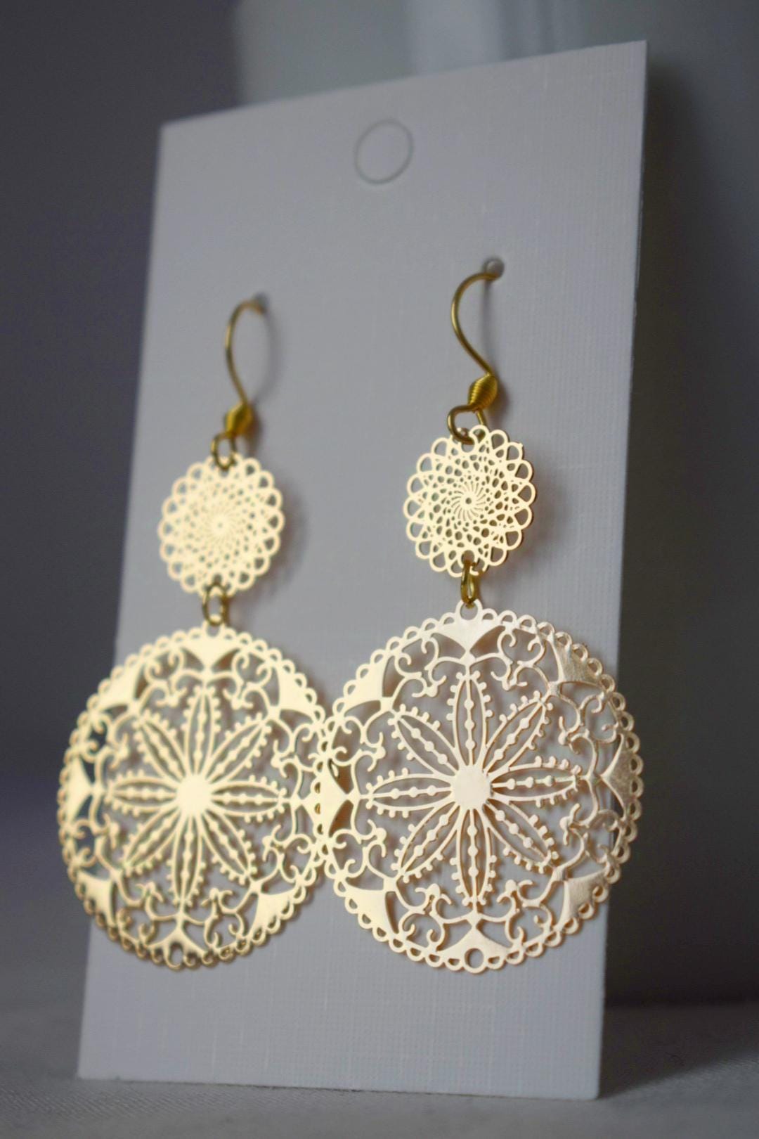 Ornament-Ohrringe für Frauen, Lange Mandala-Ohrringe aus goldenem Filigran, Boho-Ohrhänger, Ohrringe aus Edelstahl, Schmuckgeschenk für Sie