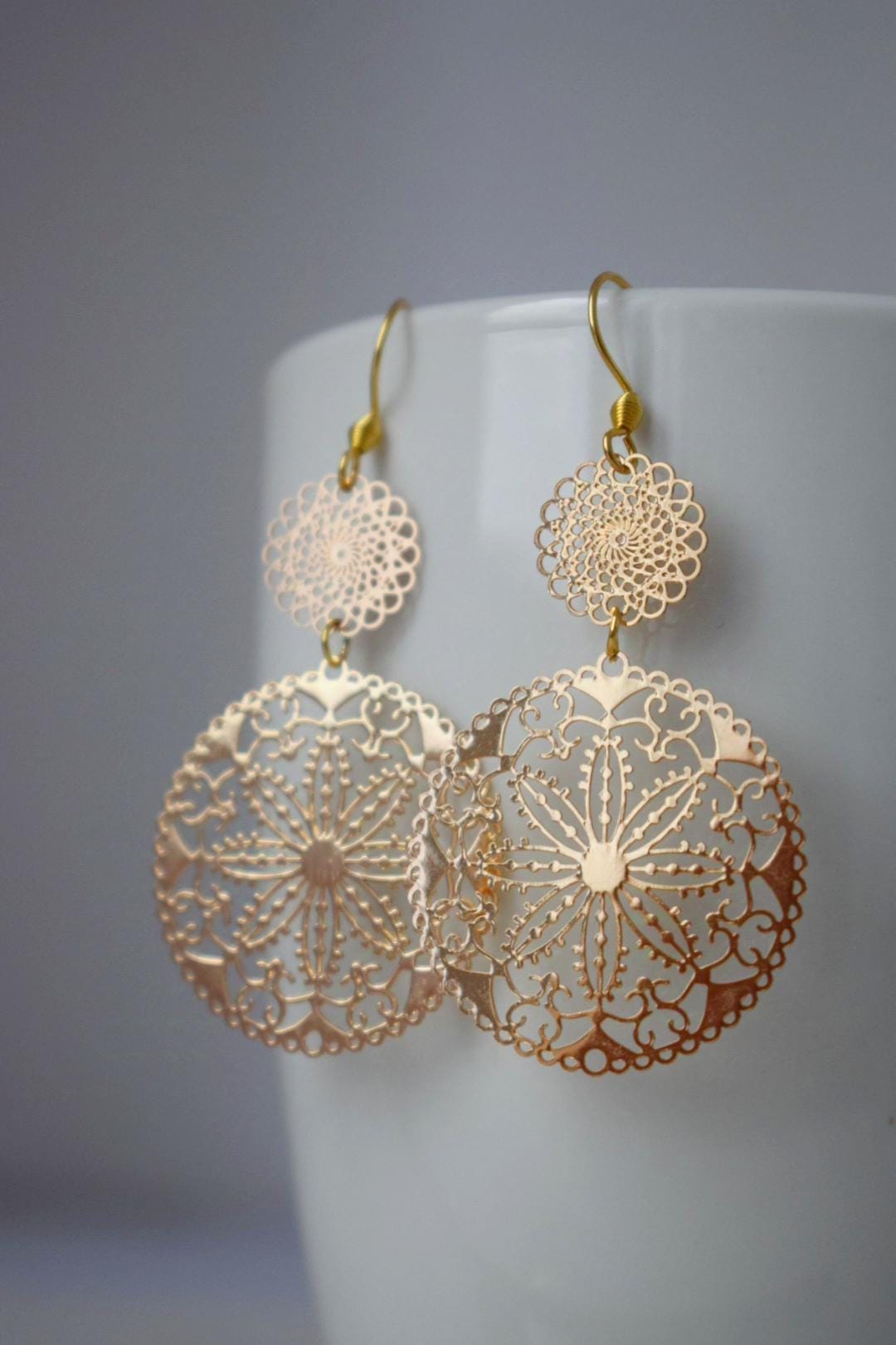 Ornament-Ohrringe für Frauen, Lange Mandala-Ohrringe aus goldenem Filigran, Boho-Ohrhänger, Ohrringe aus Edelstahl, Schmuckgeschenk für Sie