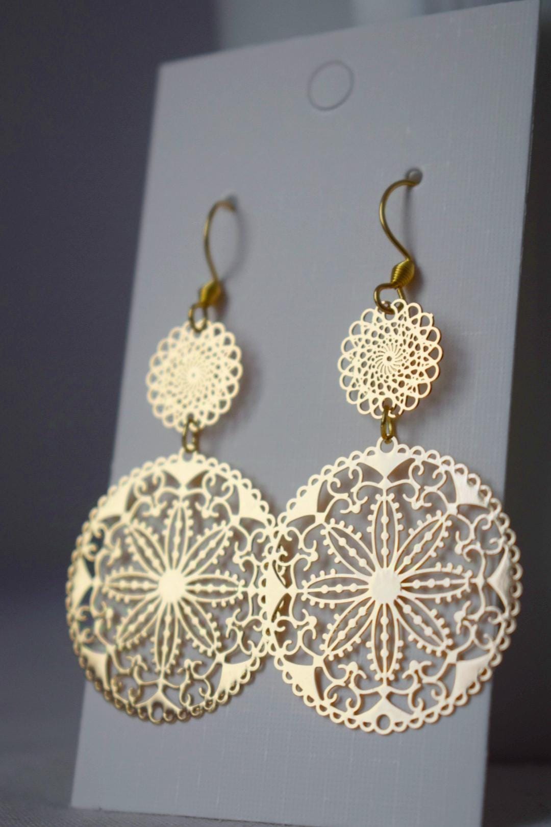 Ornament-Ohrringe für Frauen, Lange Mandala-Ohrringe aus goldenem Filigran, Boho-Ohrhänger, Ohrringe aus Edelstahl, Schmuckgeschenk für Sie
