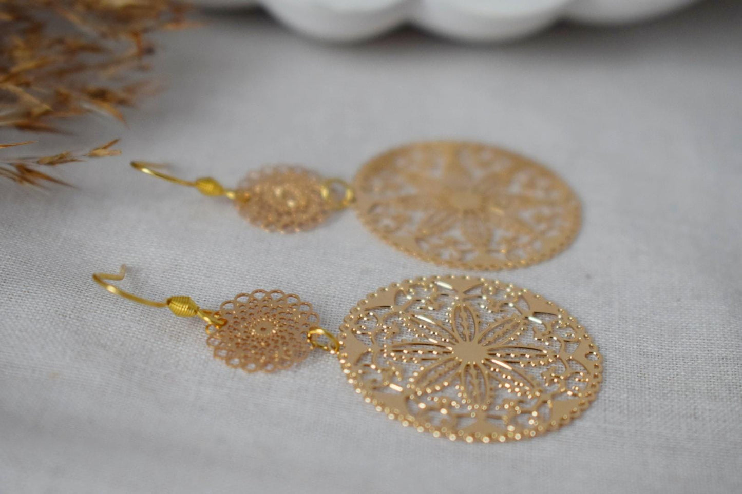 Ornament-Ohrringe für Frauen, Lange Mandala-Ohrringe aus goldenem Filigran, Boho-Ohrhänger, Ohrringe aus Edelstahl, Schmuckgeschenk für Sie