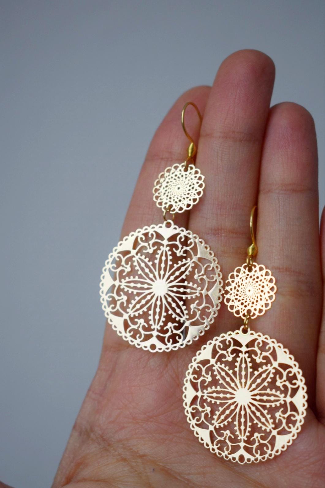 Ornament-Ohrringe für Frauen, Lange Mandala-Ohrringe aus goldenem Filigran, Boho-Ohrhänger, Ohrringe aus Edelstahl, Schmuckgeschenk für Sie