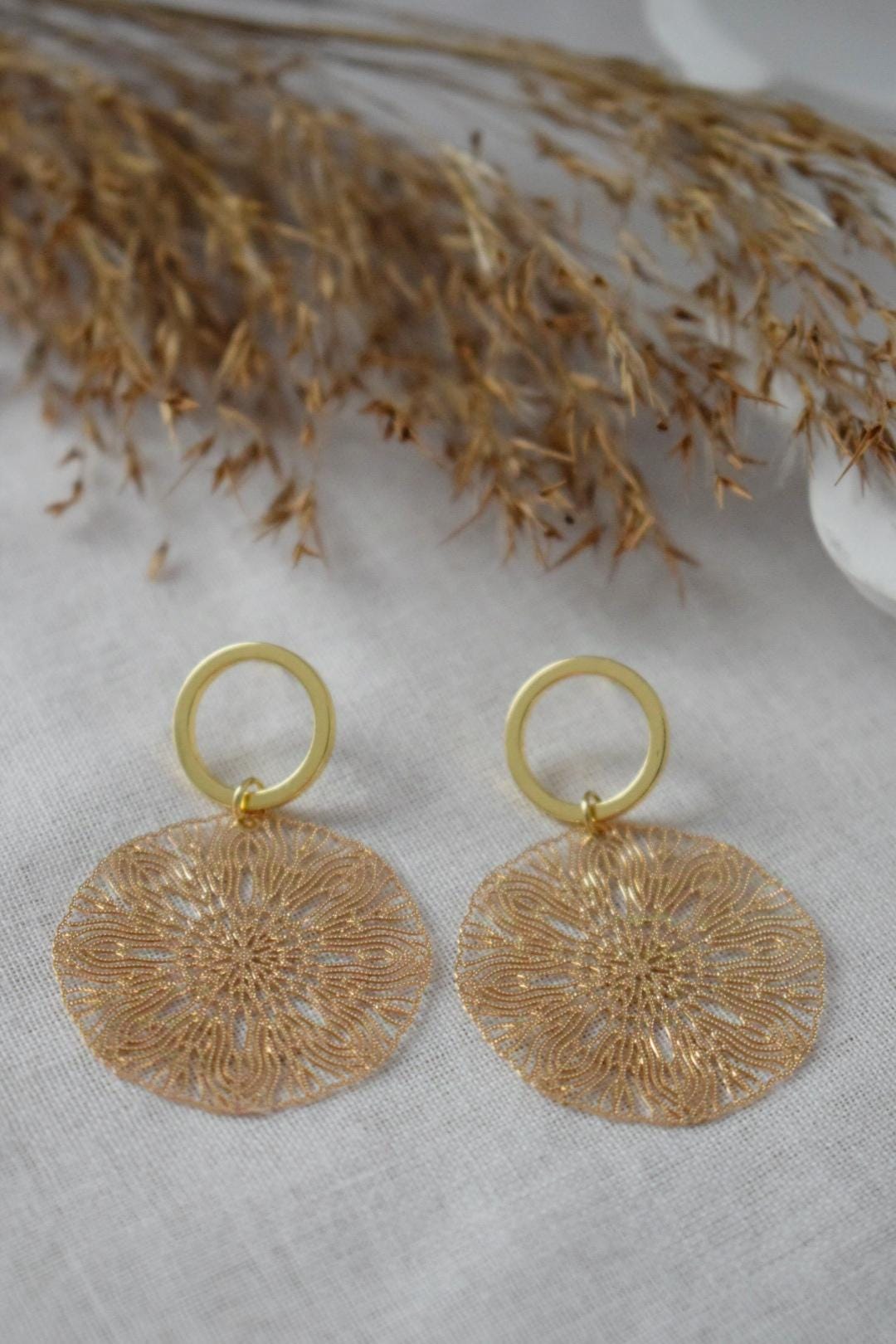 Ornament-Ohrringe für Frauen, Mandala-Ohrstecker aus Gold, filigrane Boho-Ohrringe, offene Kreis-Ohrstecker, Schmuckgeschenk für Sie