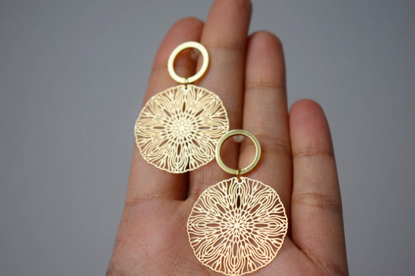 Ornament-Ohrringe für Frauen, Mandala-Ohrstecker aus Gold, filigrane Boho-Ohrringe, offene Kreis-Ohrstecker, Schmuckgeschenk für Sie