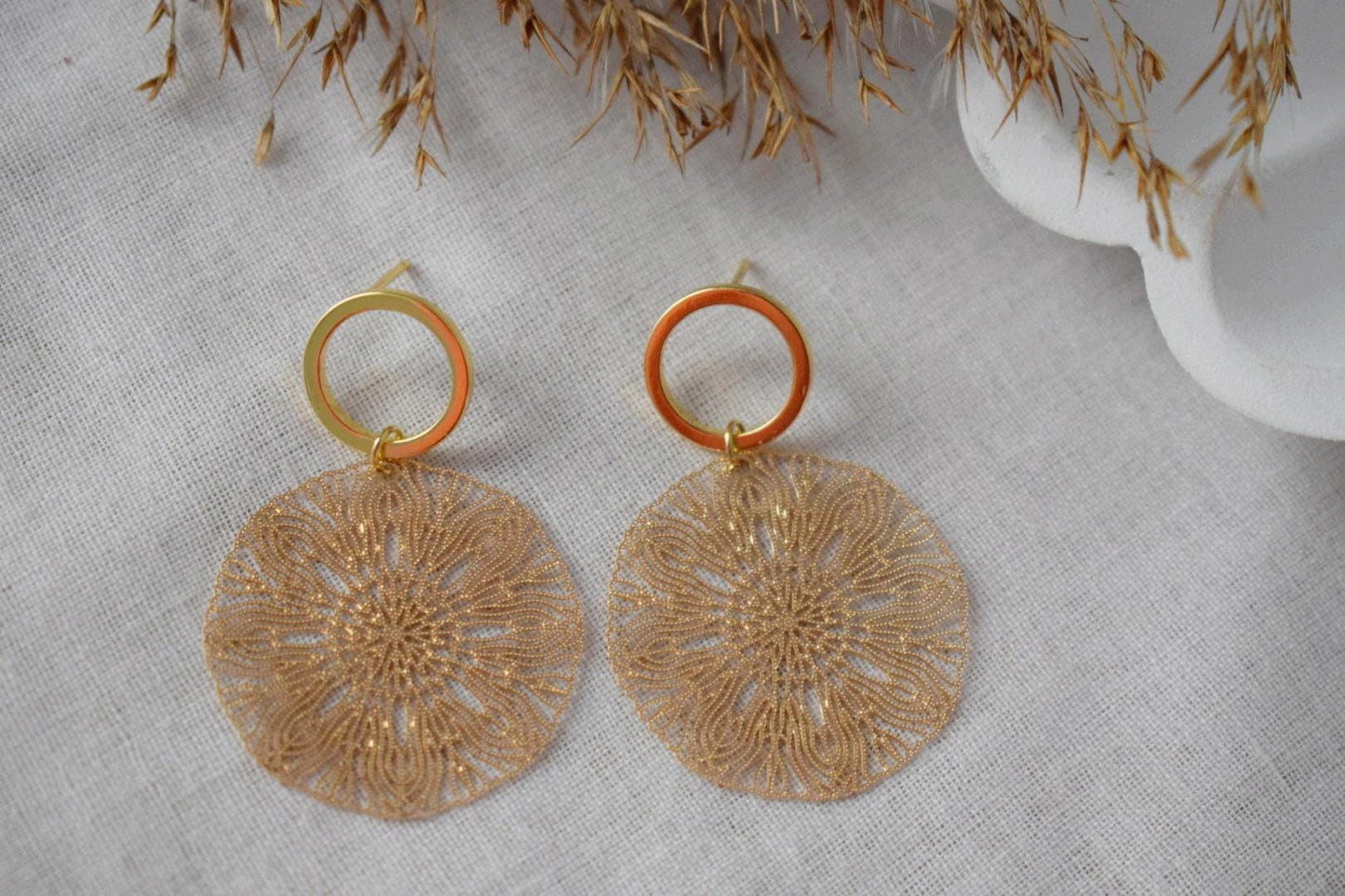 Ornament-Ohrringe für Frauen, Mandala-Ohrstecker aus Gold, filigrane Boho-Ohrringe, offene Kreis-Ohrstecker, Schmuckgeschenk für Sie