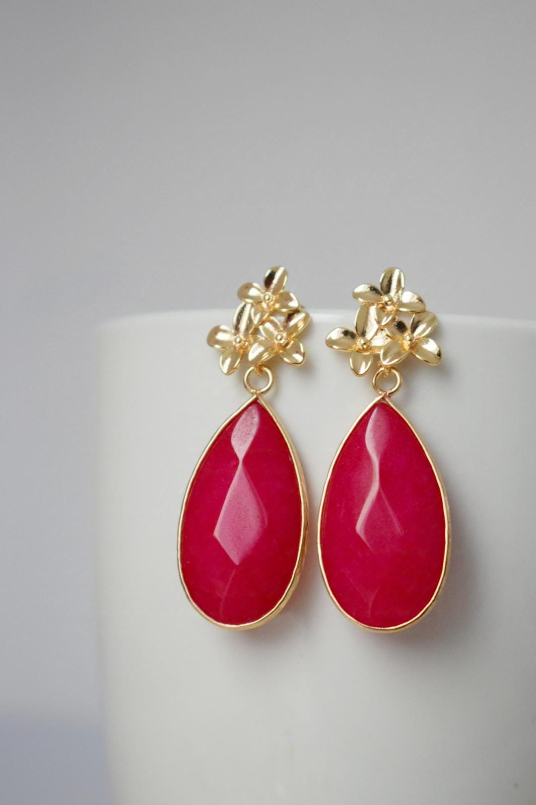 Tropfenförmige rosa Jade Ohrstecker, Blumen Ohrhänger, Lange Edelstein Ohrringe, Facettierter Stein, Boho Chic Schmuck, Muttertagsgeschenk