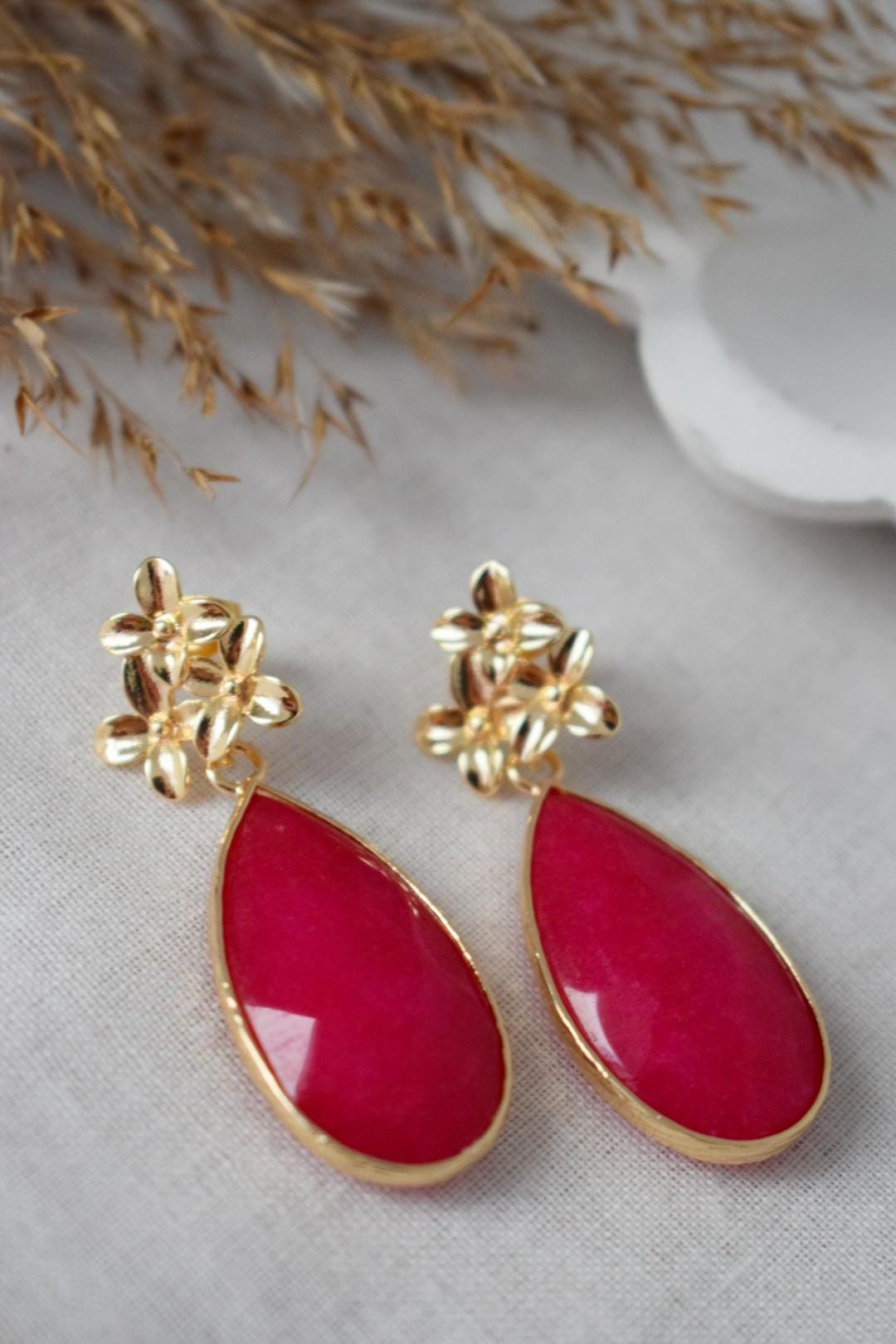 Tropfenförmige rosa Jade Ohrstecker, Blumen Ohrhänger, Lange Edelstein Ohrringe, Facettierter Stein, Boho Chic Schmuck, Muttertagsgeschenk