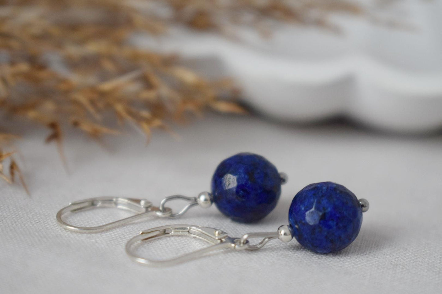 Ohrringe Lapislazuli Sterling Silber, Edelstein Blauer Lever Back Hoop, September Geburtsstein, Hängender Kugelstein Schmuck, Geschenk für Sie