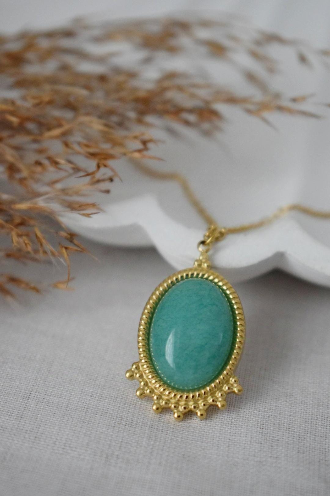 Türkise Jade Halskette Gold, Ovale Edelstein Viktorianische Halskette für Frauen, Einzigartiger Anhänger, Stein Statement Halskette, Schmuck Geschenk für Sie