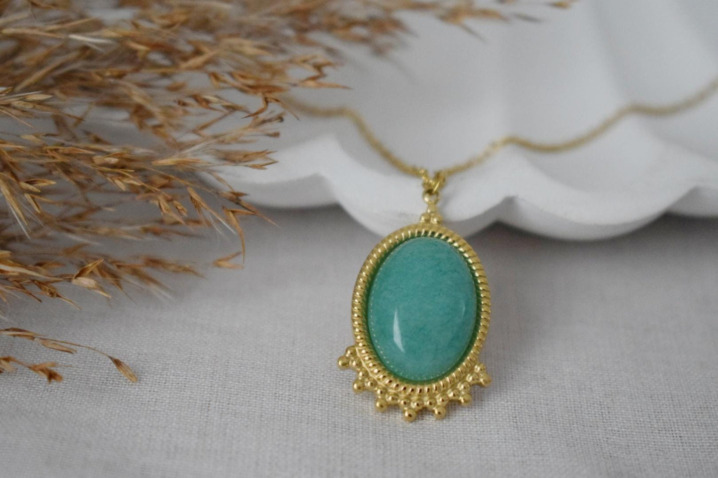 Türkise Jade Halskette Gold, Ovale Edelstein Viktorianische Halskette für Frauen, Einzigartiger Anhänger, Stein Statement Halskette, Schmuck Geschenk für Sie