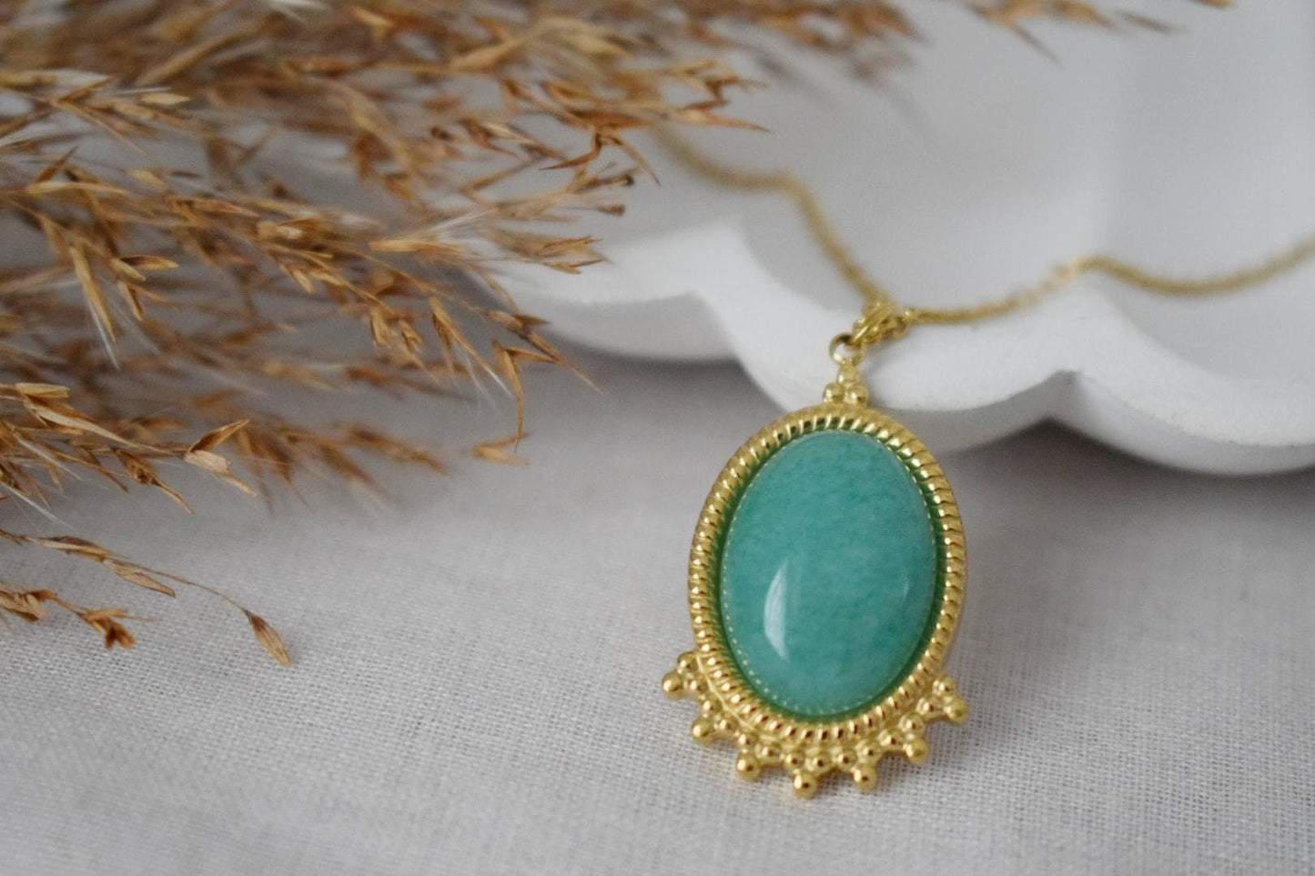 Türkise Jade Halskette Gold, Ovale Edelstein Viktorianische Halskette für Frauen, Einzigartiger Anhänger, Stein Statement Halskette, Schmuck Geschenk für Sie