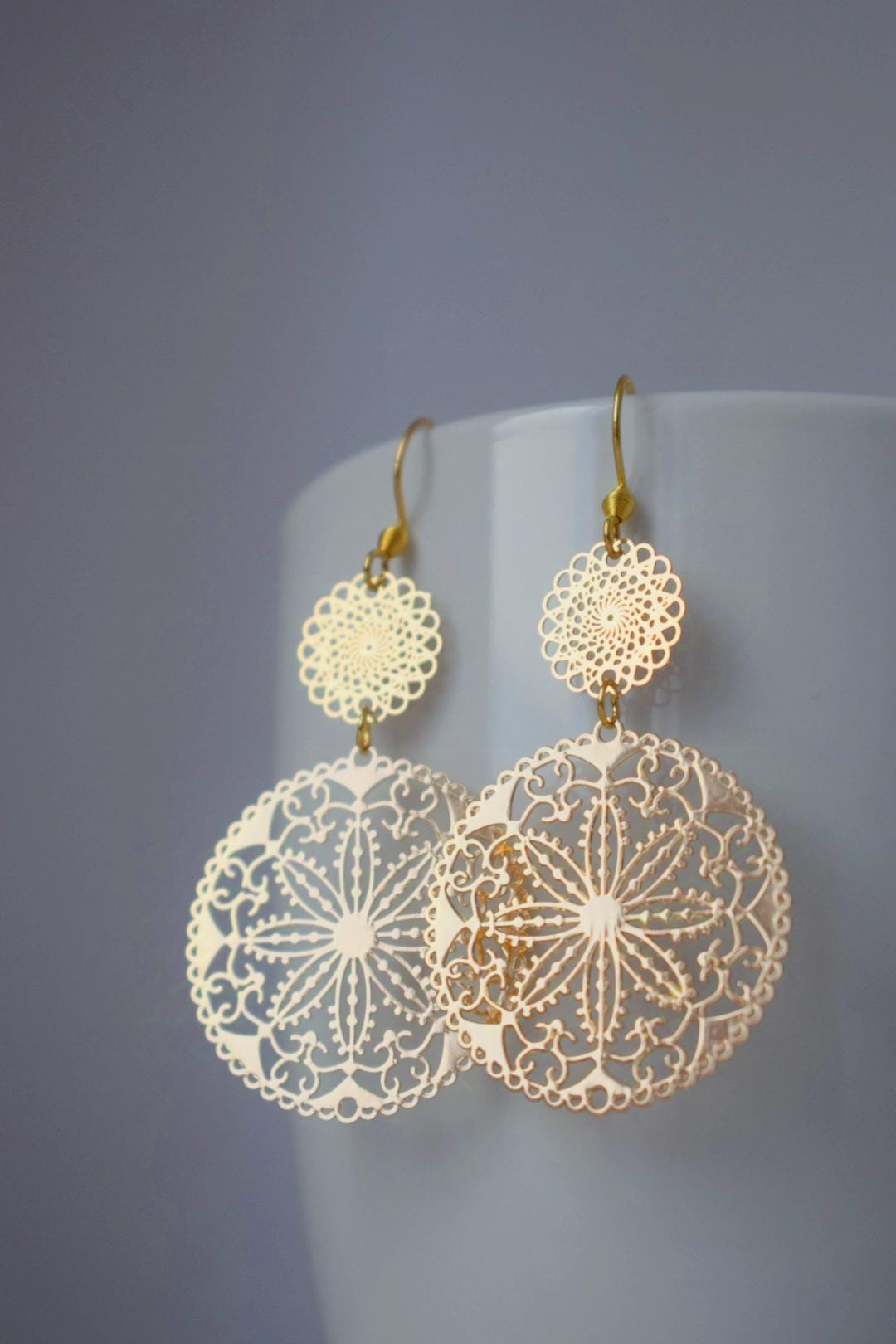 Ornament-Ohrringe für Frauen, Lange Mandala-Ohrringe aus goldenem Filigran, Boho-Ohrhänger, Ohrringe aus Edelstahl, Schmuckgeschenk für Sie