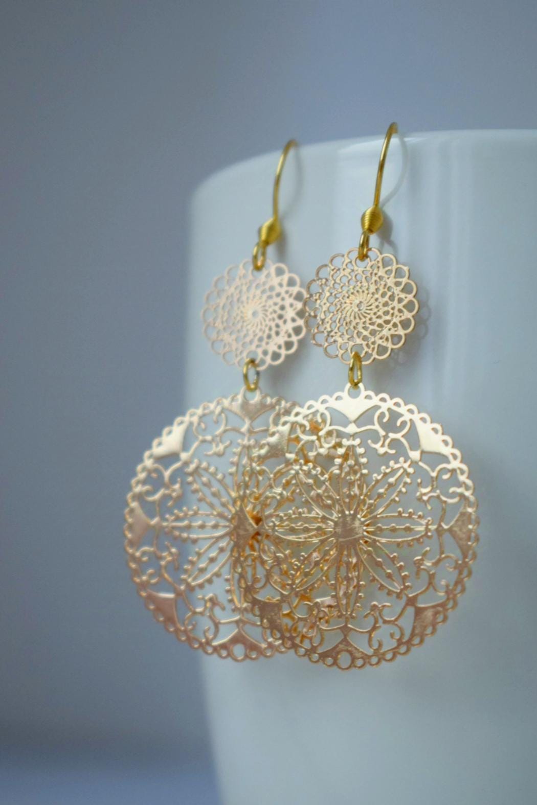 Ornament-Ohrringe für Frauen, Lange Mandala-Ohrringe aus goldenem Filigran, Boho-Ohrhänger, Ohrringe aus Edelstahl, Schmuckgeschenk für Sie