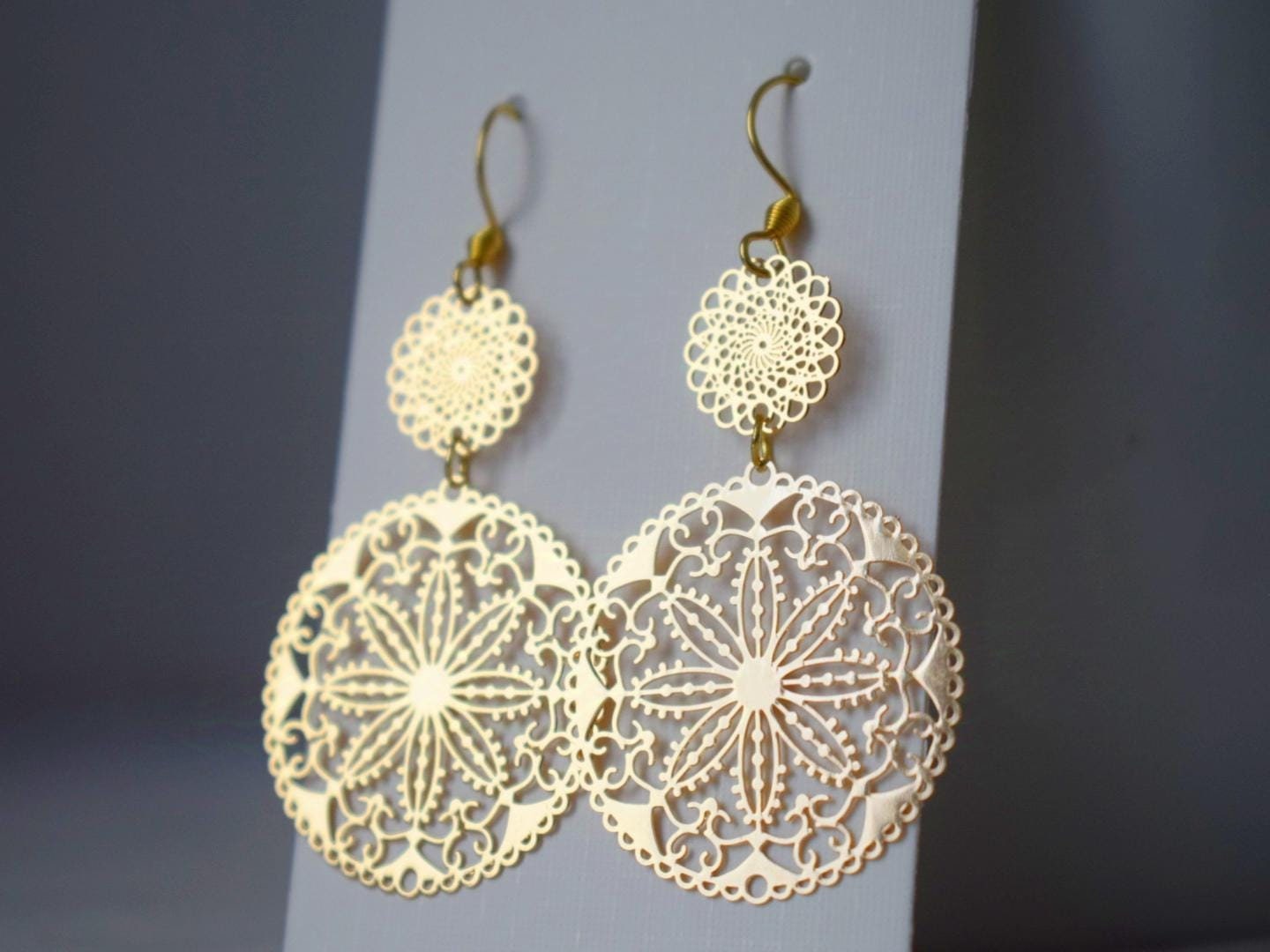 Ornament-Ohrringe für Frauen, Lange Mandala-Ohrringe aus goldenem Filigran, Boho-Ohrhänger, Ohrringe aus Edelstahl, Schmuckgeschenk für Sie