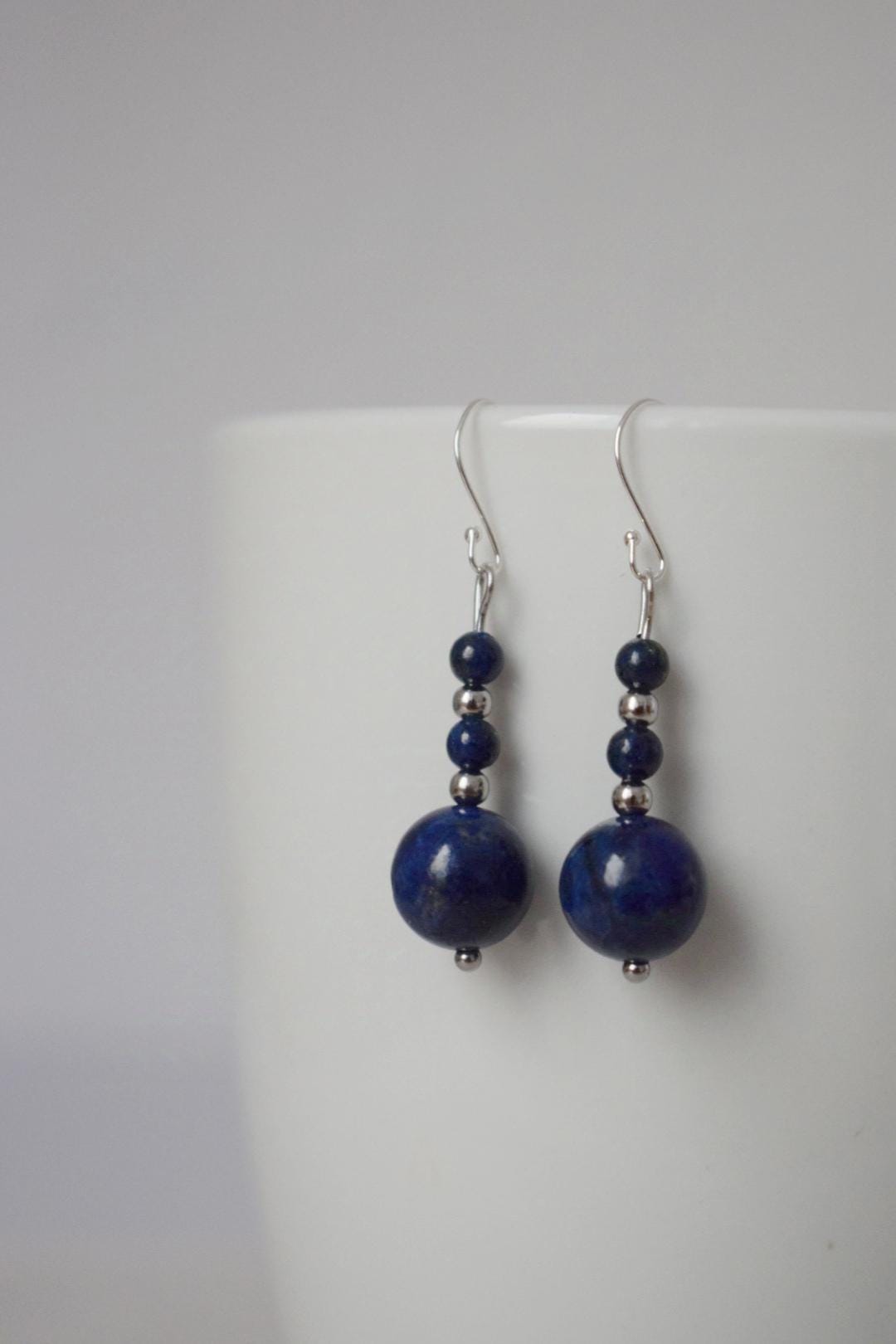 Lapisohrringe aus Sterlingsilber, Lapislazuli-Ohrringe, zierliche Edelsteinohrringe, dunkelblaue Steinohrringe, Weihnachtsgeschenk für Frauen