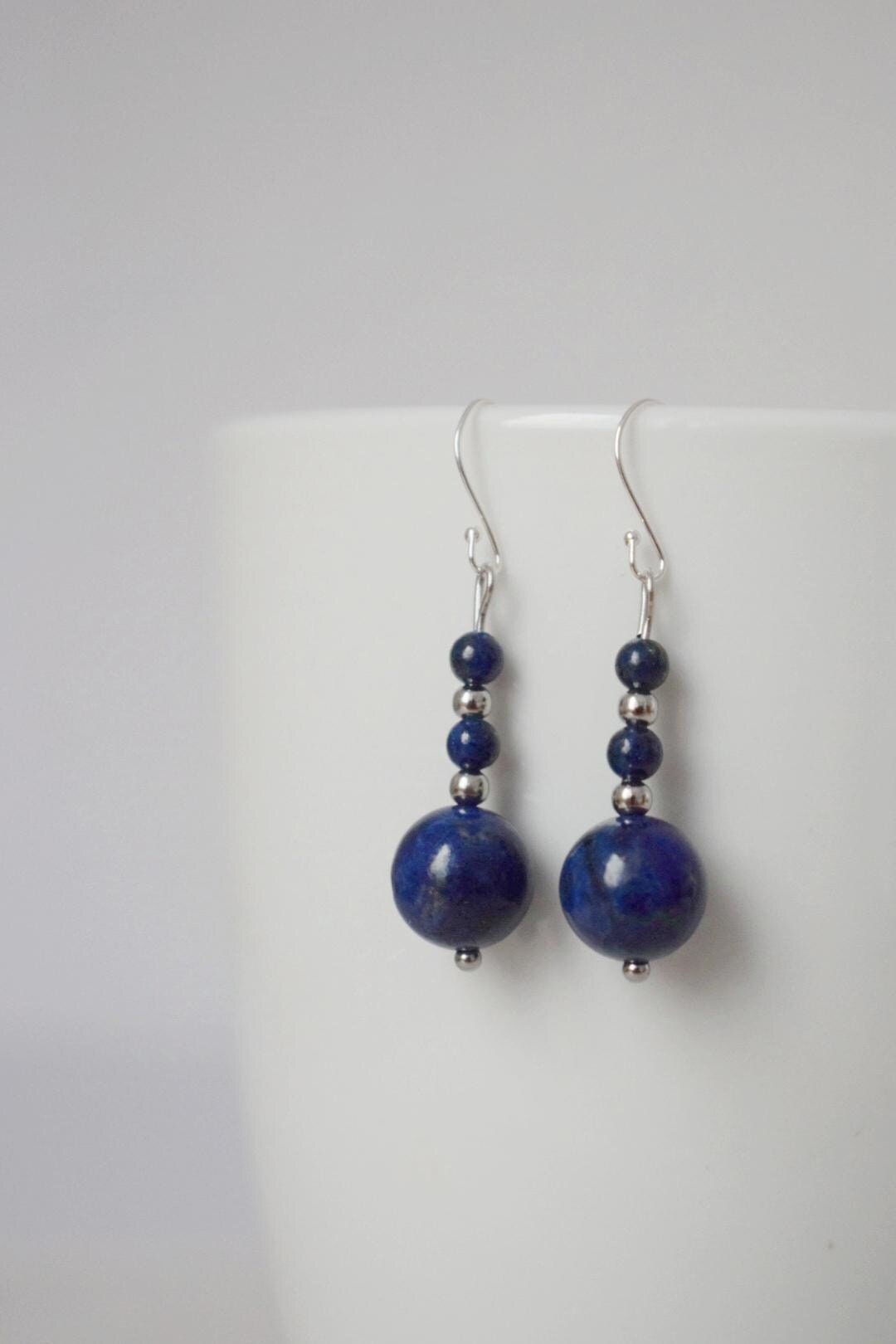 Lapisohrringe aus Sterlingsilber, Lapislazuli-Ohrringe, zierliche Edelsteinohrringe, dunkelblaue Steinohrringe, Weihnachtsgeschenk für Frauen