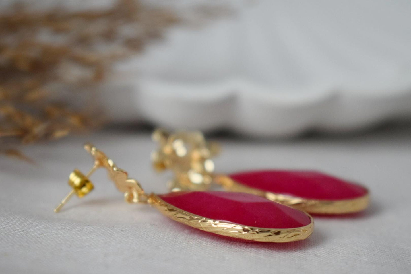 Tropfenförmige rosa Jade Ohrstecker, Blumen Ohrhänger, Lange Edelstein Ohrringe, Facettierter Stein, Boho Chic Schmuck, Muttertagsgeschenk