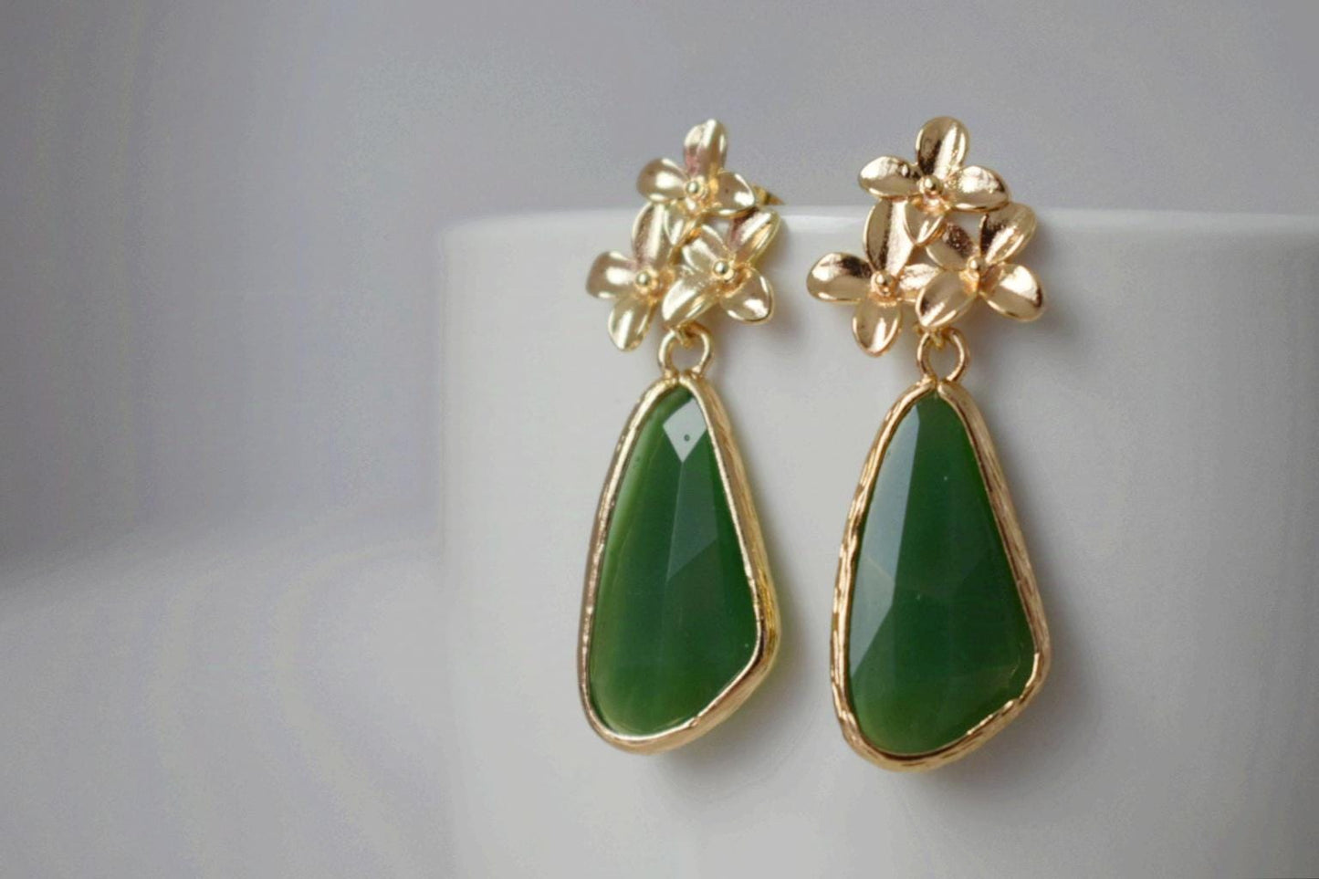 Glasohrringe, Boho Lange Tropfenohrringe, Blumenohrringe, Facettierte grüne Ohrringe, Einzigartiger Schmuck, Muttertagsgeschenk