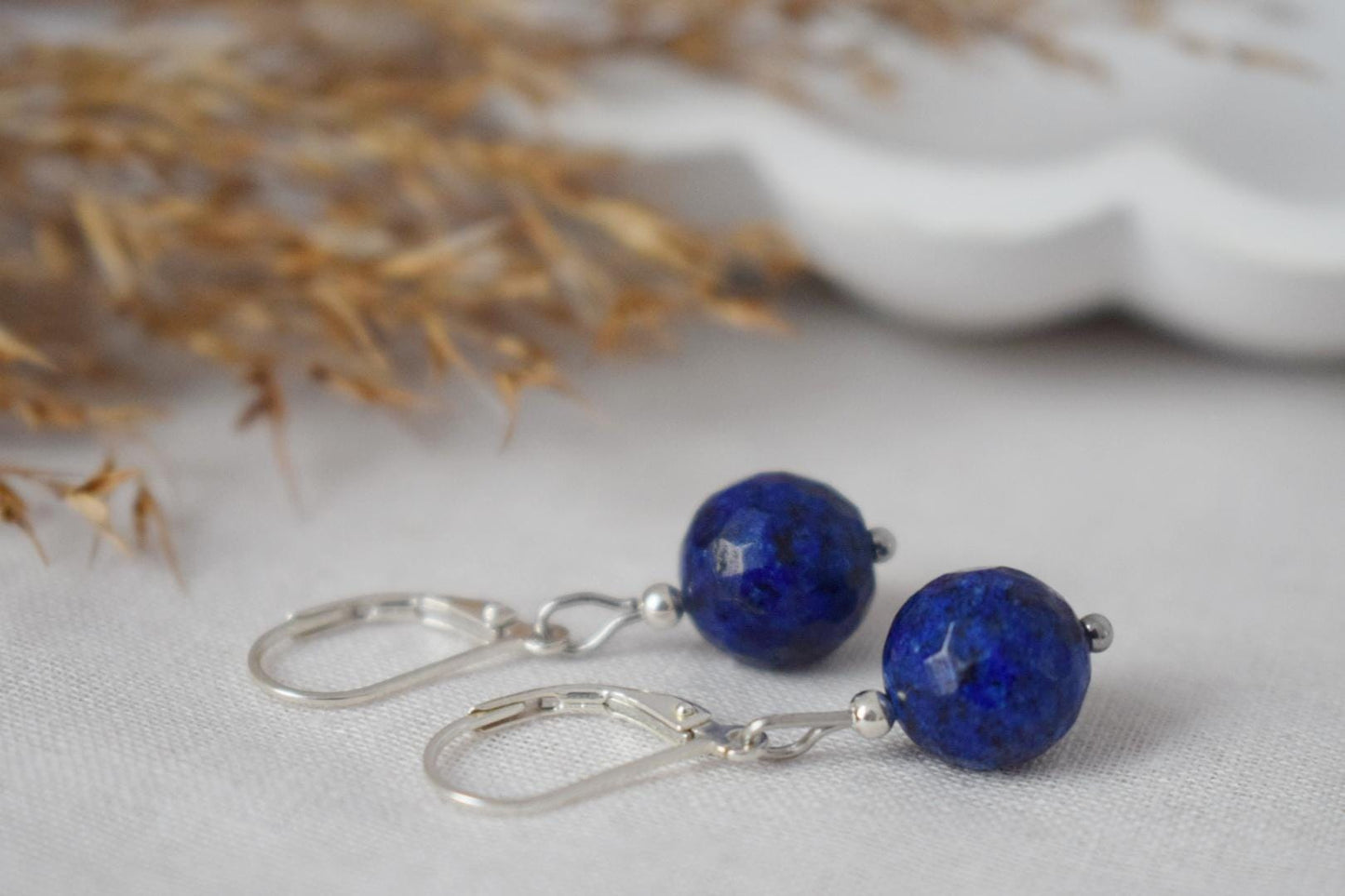 Ohrringe Lapislazuli Sterling Silber, Edelstein Blauer Lever Back Hoop, September Geburtsstein, Hängender Kugelstein Schmuck, Geschenk für Sie