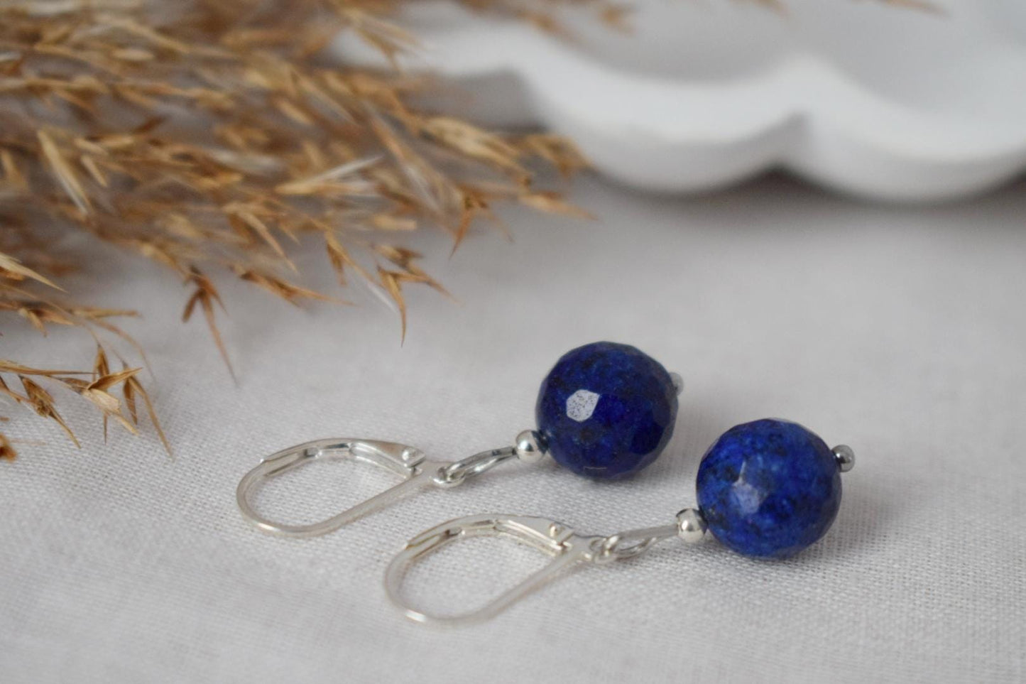 Ohrringe Lapislazuli Sterling Silber, Edelstein Blauer Lever Back Hoop, September Geburtsstein, Hängender Kugelstein Schmuck, Geschenk für Sie