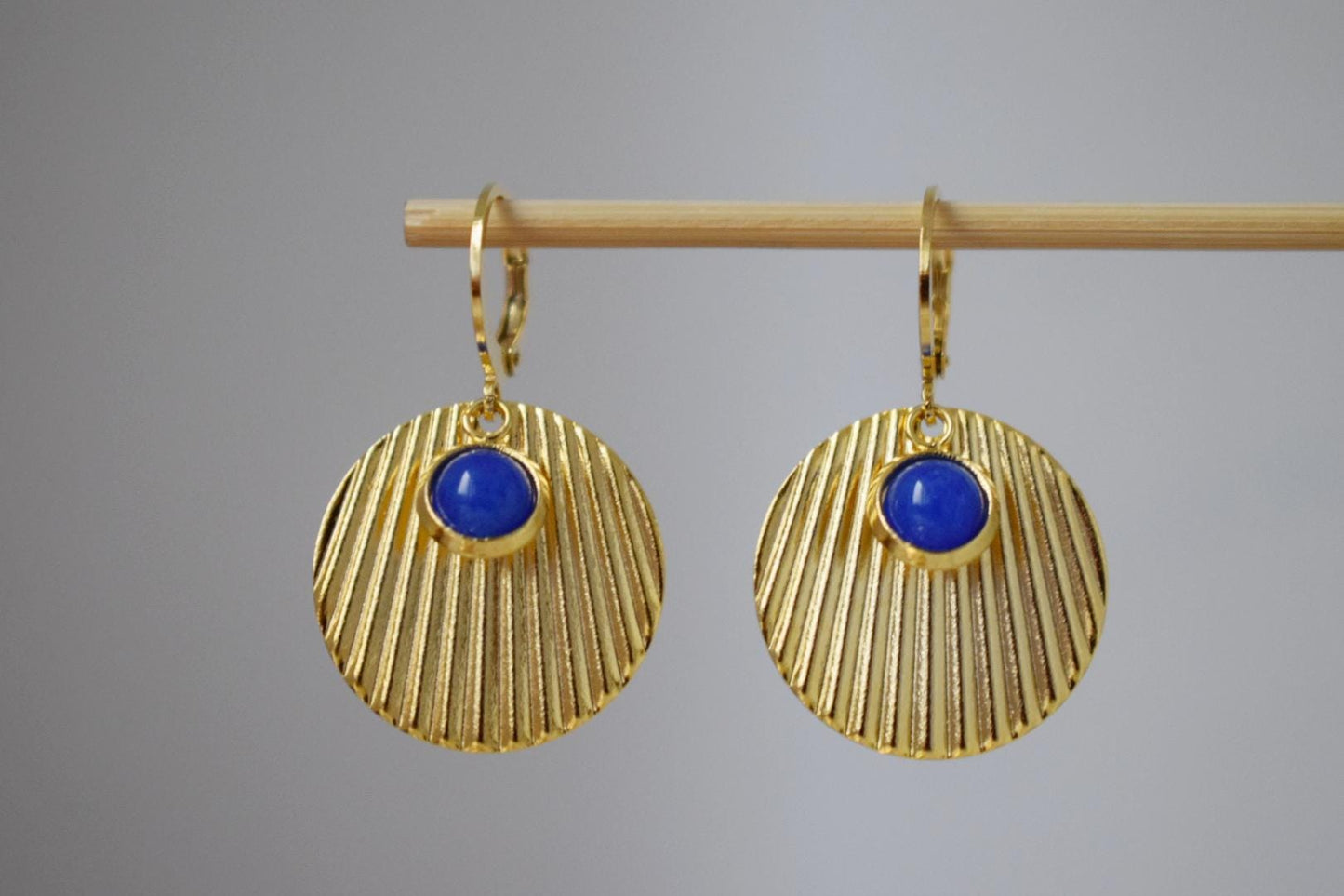 Blaue Jade Ohrringe, Runde Scheibenohrringe, 24k vergoldete Edelstahlohrringe, Leichter Schmuck, Bestes Weihnachtsgeschenk für Sie