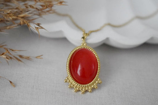 Rote Jade Halskette Gold, Ovale Edelstein Viktorianische Halskette für Frauen, Einzigartiger Anhänger, Statement Halskette, Schmuck Geschenk für Sie