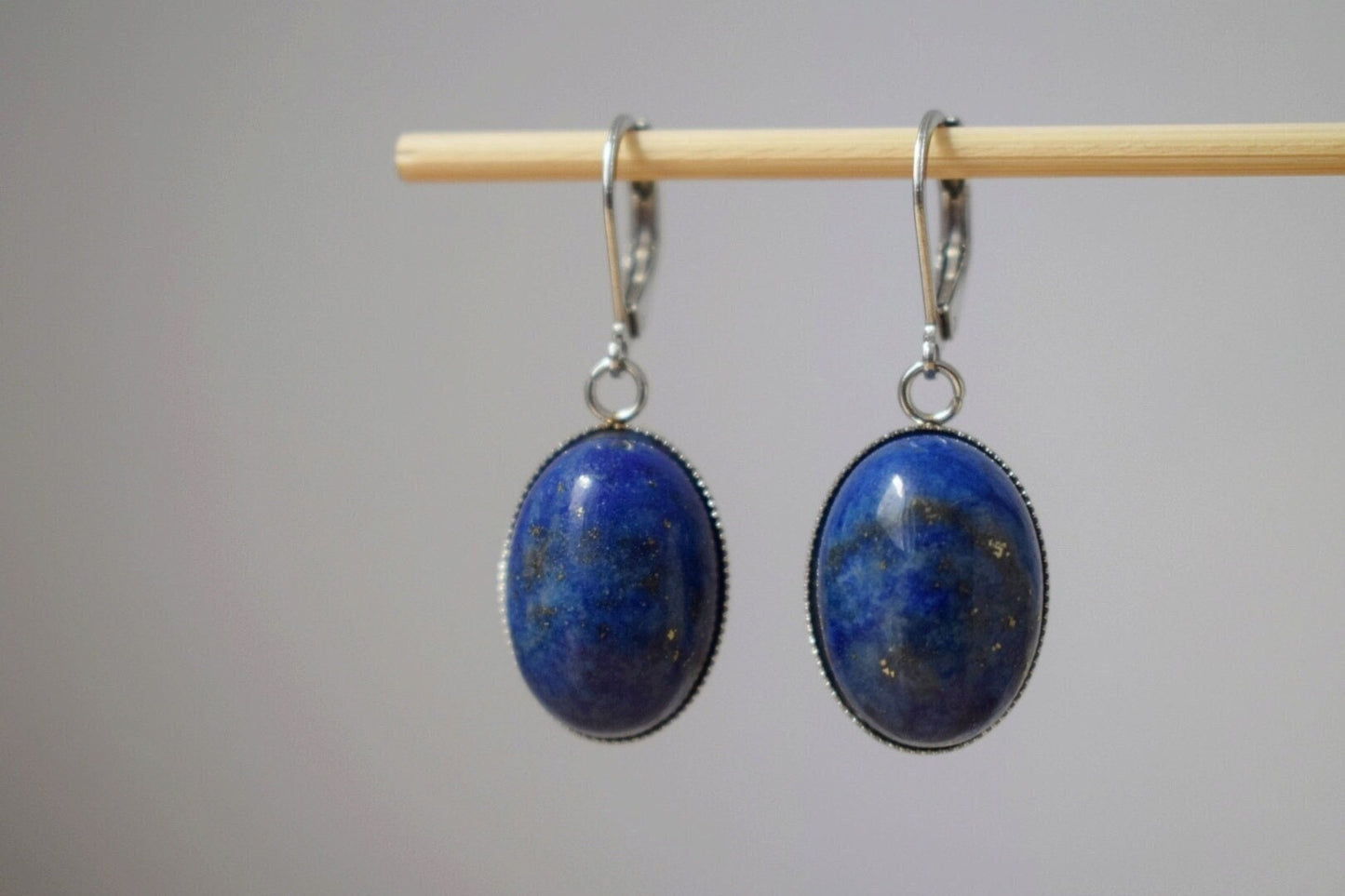Lapislazuli-Ohrringe, Edelstein-Ohrringe, blaue Boho-Creolen, Geburtsstein-Schmuck, Geschenk für Frauen