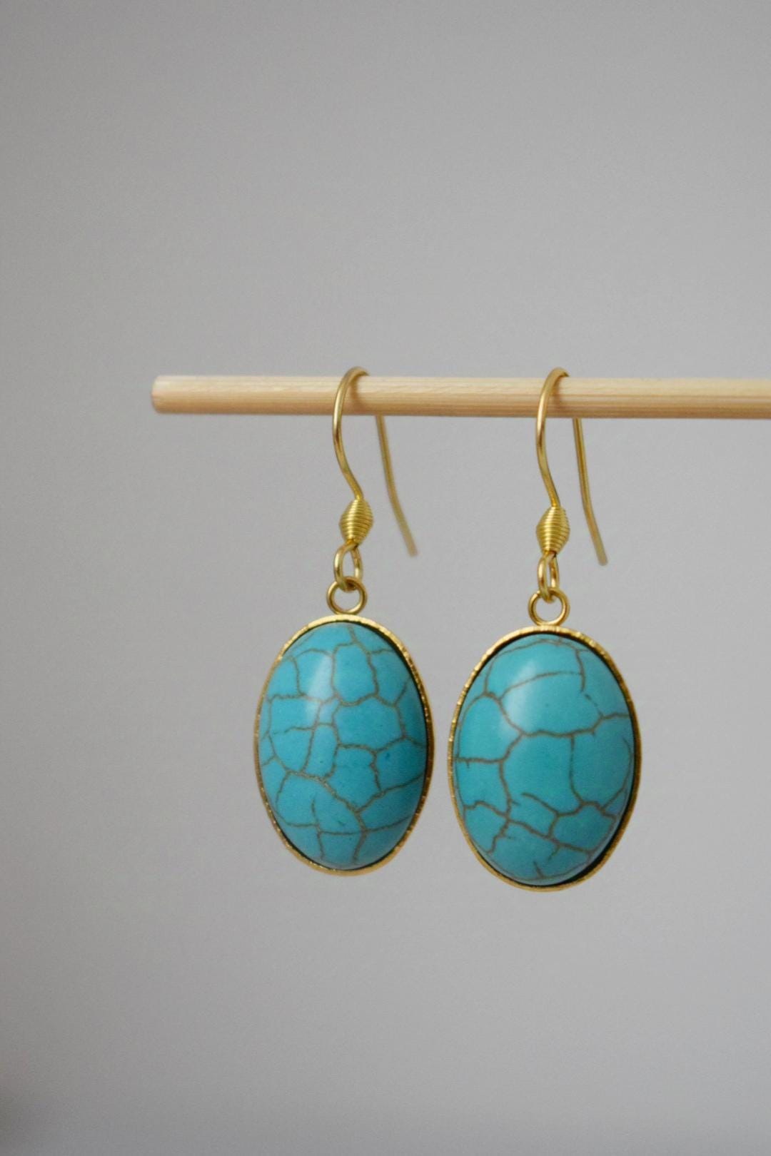 Türkise Ohrringe Gold, Ovale blaue Edelsteinbehänge, Boho Ohrhänger für Frauen, Einzigartiger Schmuck, Bestes Geschenk für Sie