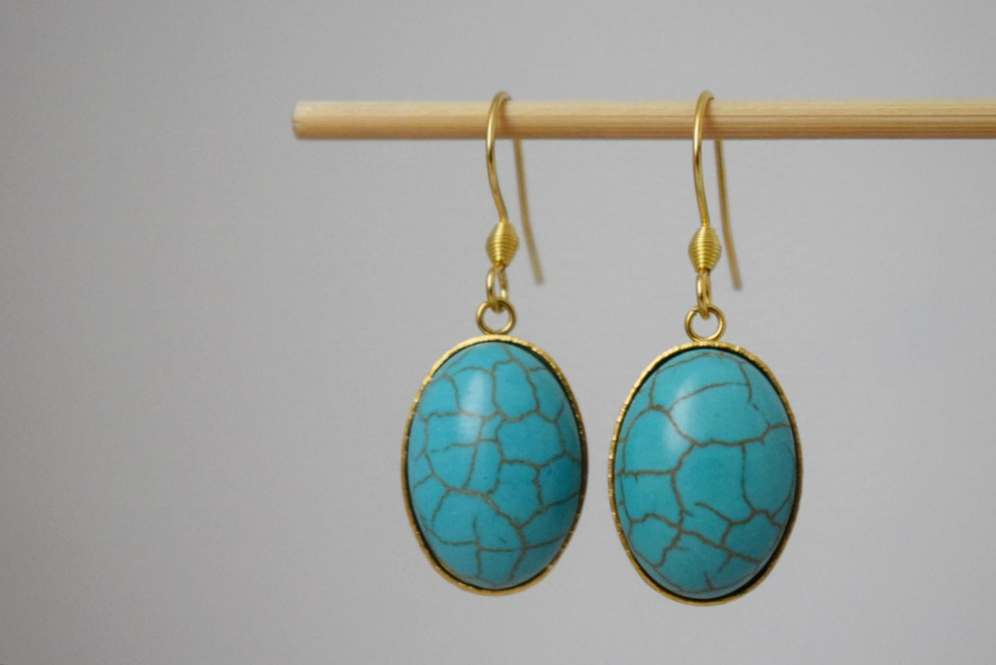 Türkise Ohrringe Gold, Ovale blaue Edelsteinbehänge, Boho Ohrhänger für Frauen, Einzigartiger Schmuck, Bestes Geschenk für Sie