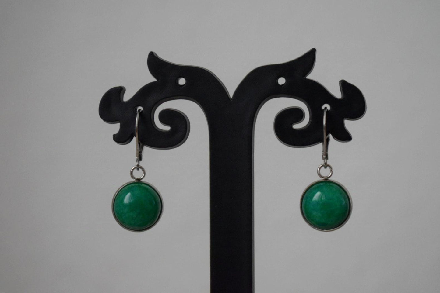 Grüne Jade Ohrringe, Edelstein Anhänger Baumeln Huggie Ohrringe, Grüne Stein Creolen, Handgefertigter Schmuck Geschenk Frauen