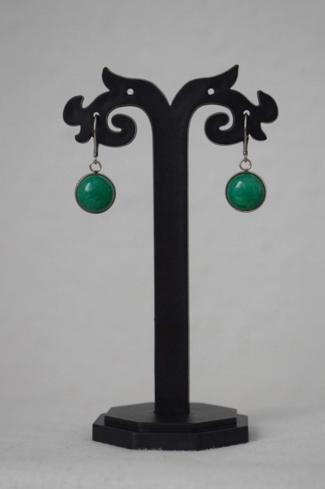 Grüne Jade Ohrringe, Edelstein Anhänger Baumeln Huggie Ohrringe, Grüne Stein Creolen, Handgefertigter Schmuck Geschenk Frauen