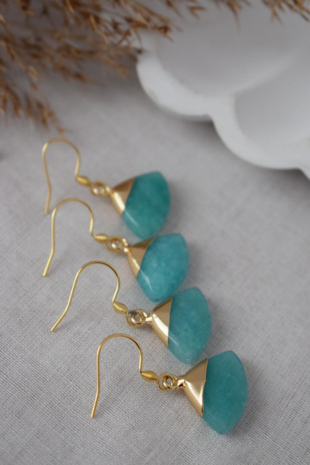 Aquamarin-Jade-Ohrringe, Fächer-Edelstein-Anhänger, vergoldete Edelstahl-Ohrringhaken, Einzigartiges Schmuckgeschenk, Bestes Weihnachtsgeschenk