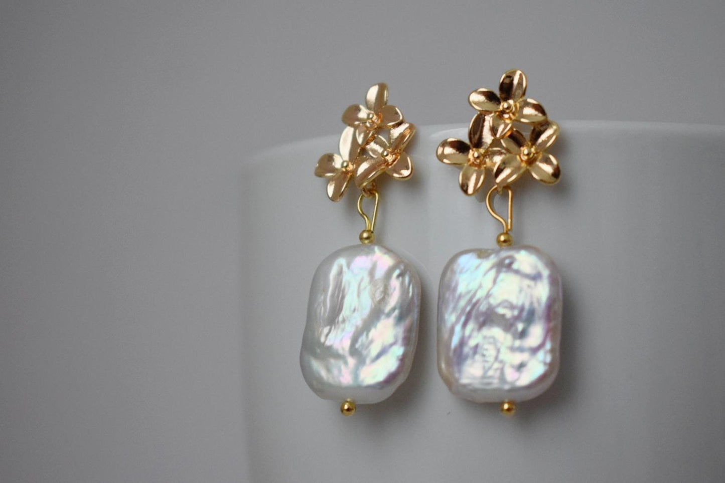 Barocke Keshi Perlen Ohrringe, Süßwasserperlen Schmuck, 18K vergoldete Blumen Ohrstecker, Vintage Stil Brautschmuck, Perfektes Brautjungfern Geschenk