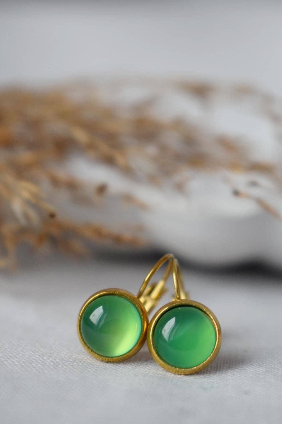 Grüne Achat Ohrringe, Edelstein Ohrringe, Hellgrüne Ohrringe mit Hebelverschluss, Handgefertigter Schmuck, Muttertagsgeschenk