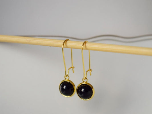 Schwarze Achat-Goldohrringe, Schwarze Edelstein-Ohrhänger mit Tropfenverschluss, 10 mm schwarze Stein-Hängeohrringe, handgefertigter Achatschmuck