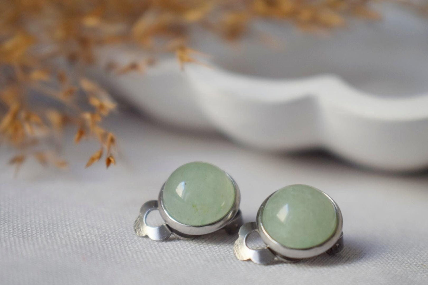 Grüne Aventurin-Ohrclips für Frauen, Kleine Edelstein-Ohrclips, Chirurgenstahl, Naturstein, Nicht durchbohrter Schmuck, Geschenk